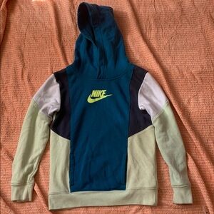 Nike Amplify Club Pullover Hoodie Size Large (6-7 years)